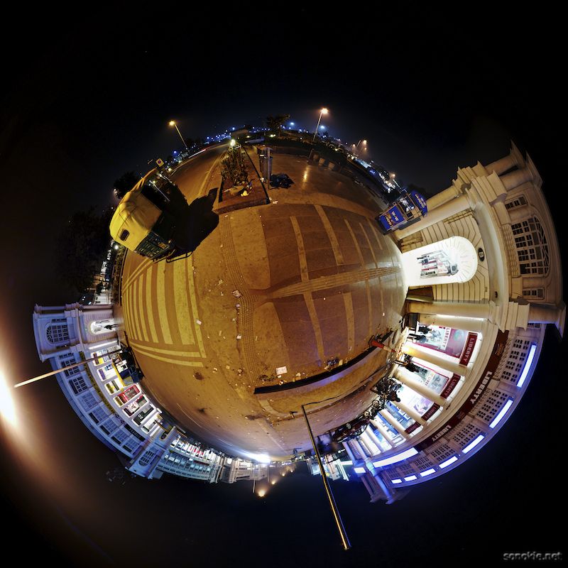 connaught place at night